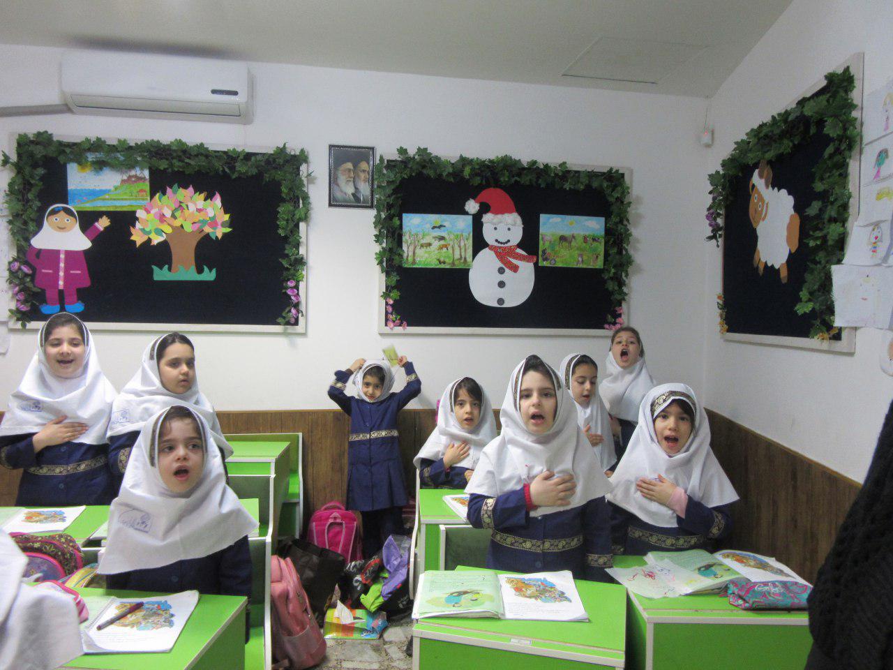 شروع درس میهن با سرود ای ایران کلاس اول خانم مهرگان