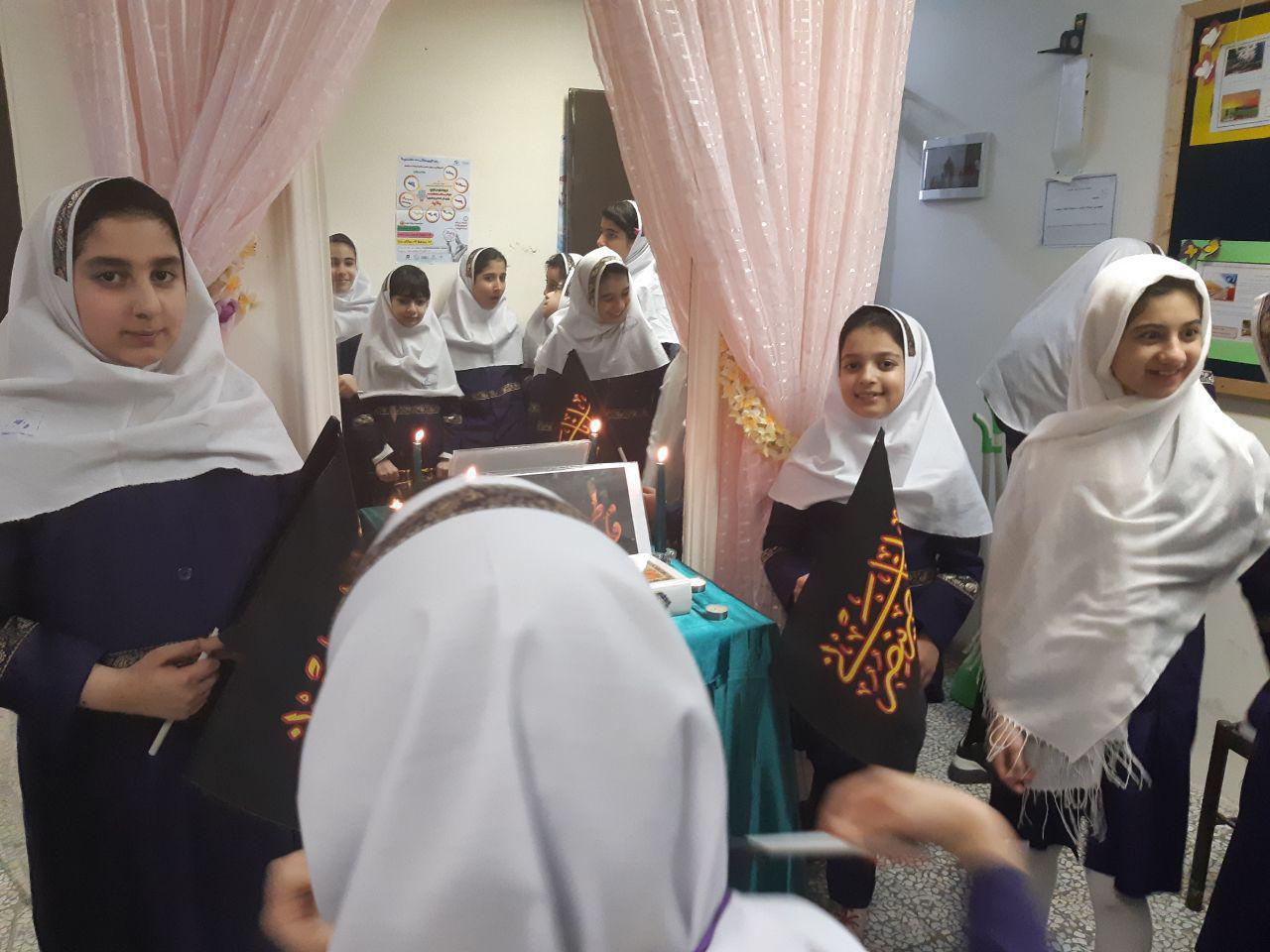 برگزاری مراسم شهادت حضرت فاطمه زهرا (س ) و پذیرایی از دانش آموزان