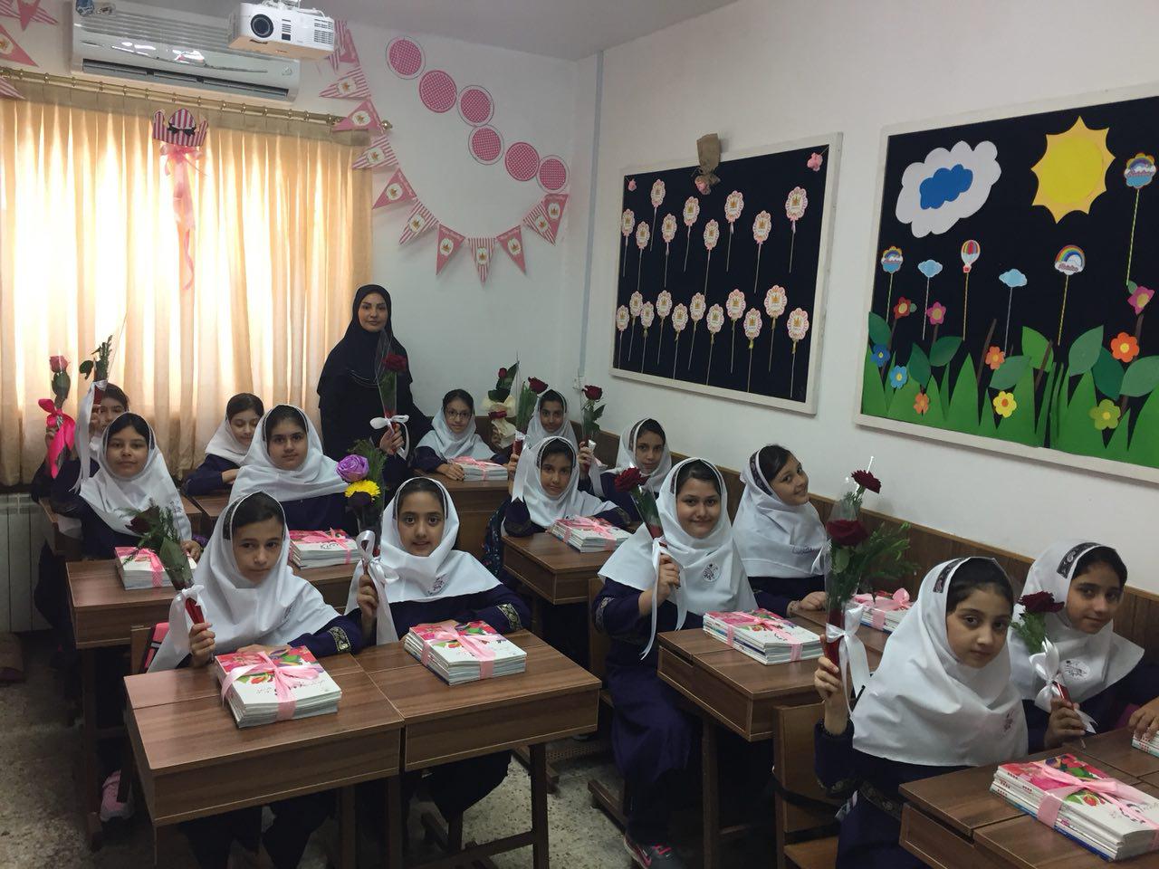 حضور دانش آموزان گل باران اندیشه در کلاس های خود در اولین روز مهر