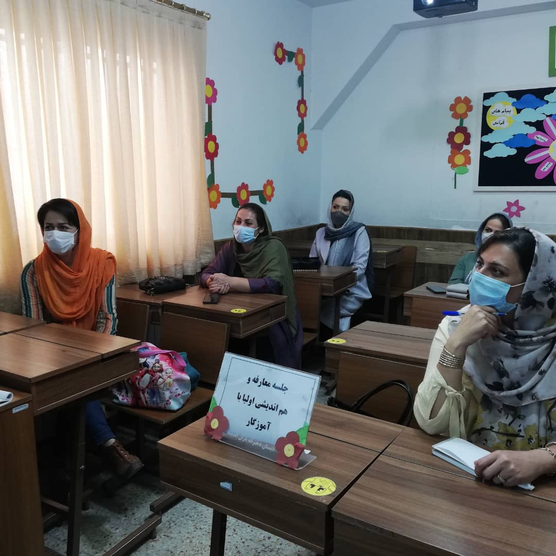 جلسه هم اندیشی خانم جمشیدی پایه چهارم