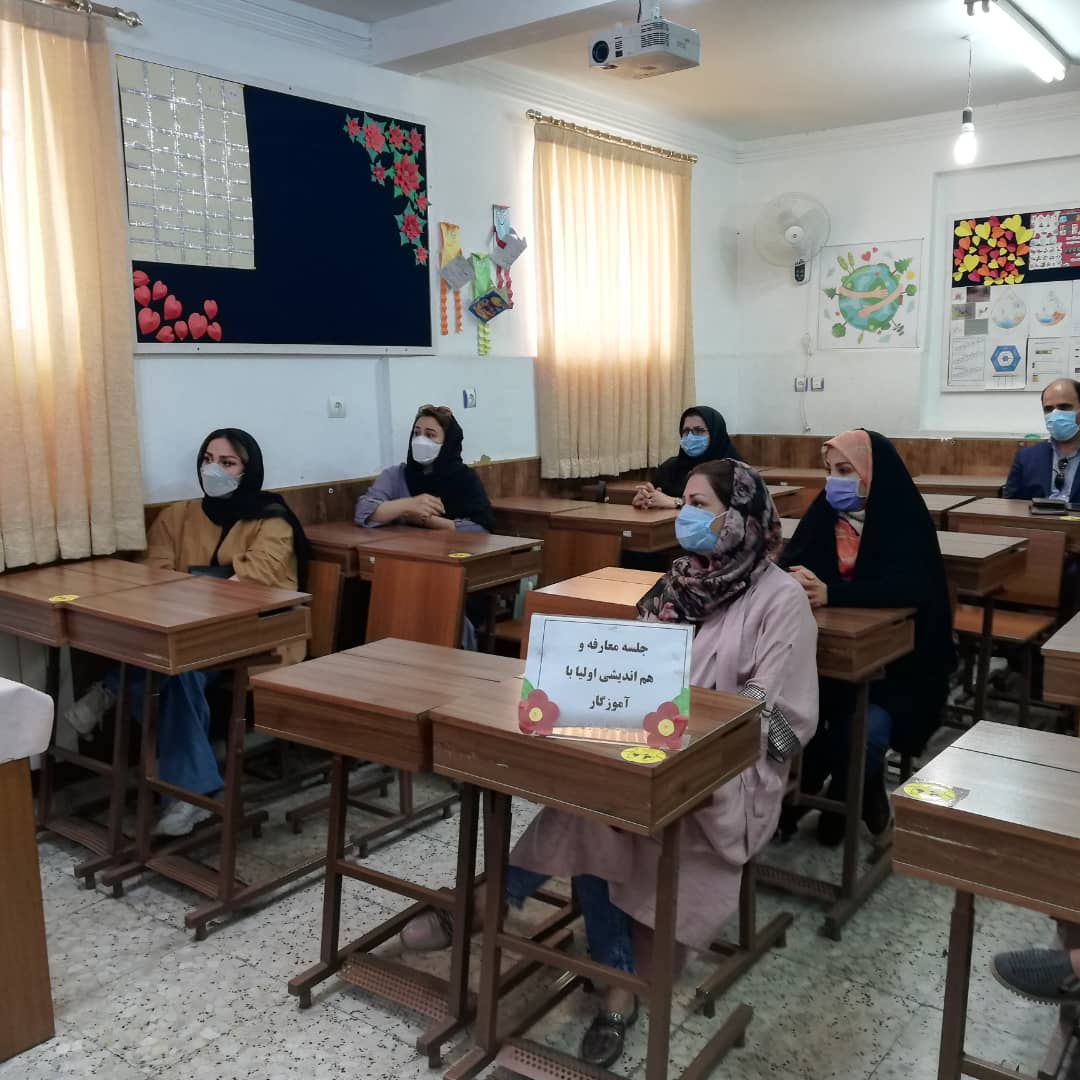 جلسه هم اندیشی خانم کریمی پایه سوم