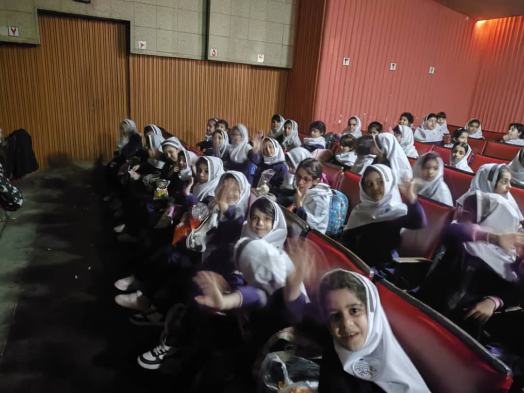 ساعاتی خوش دختران گلمان در سینما