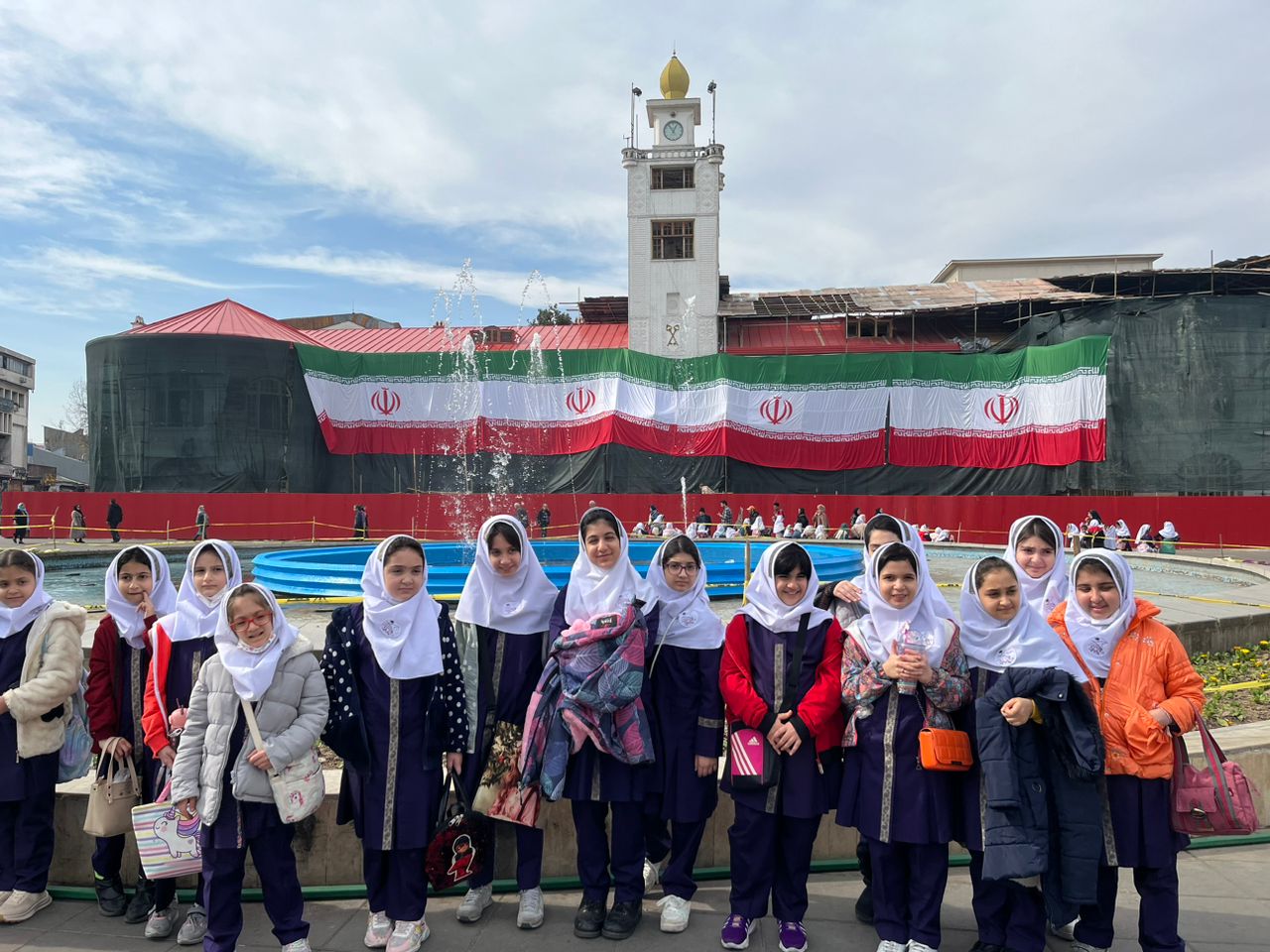 گردشی کوتاه در شهرداری با دختران گلمان و همراهی مدیریت محترم سرکار خانم نظری راد و همکاران عزیز بارانی