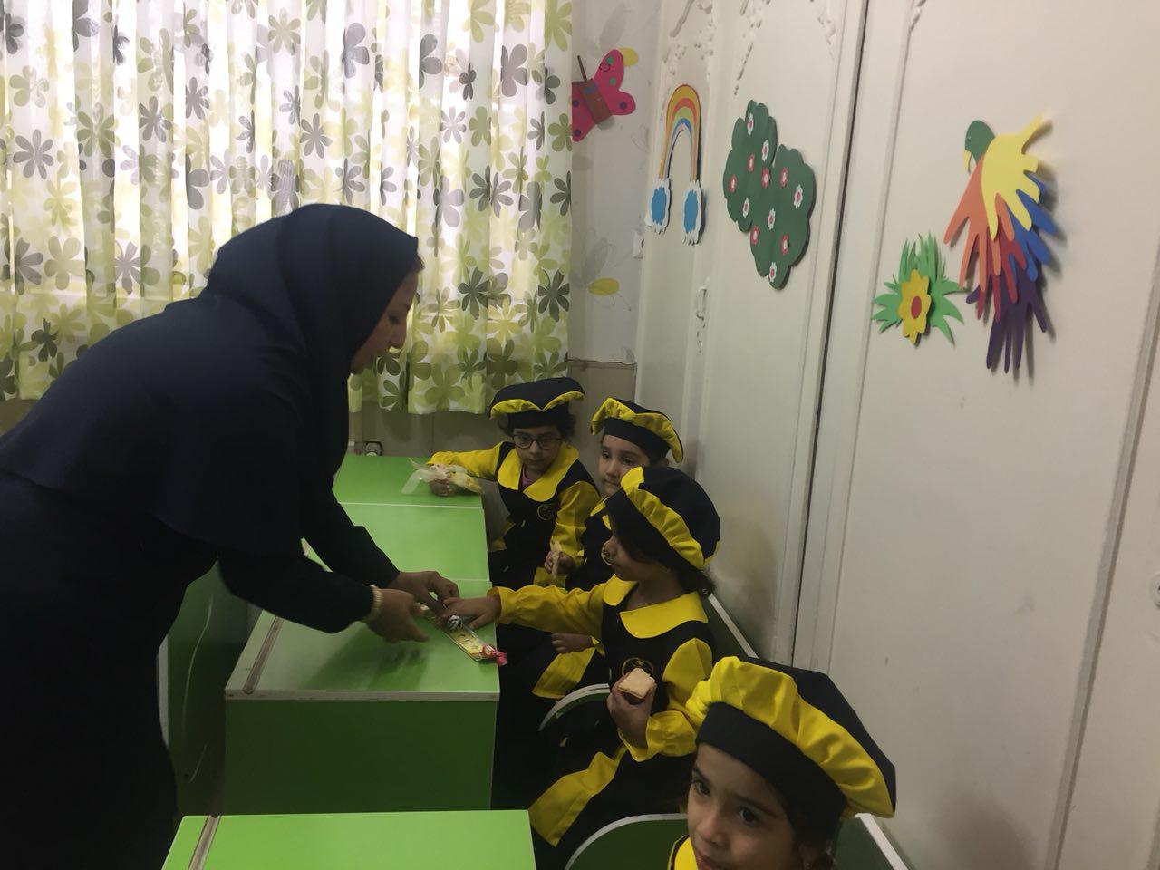 جشن شکوفه ها برای پیش دبستانی های گل دبستان باران اندیشه