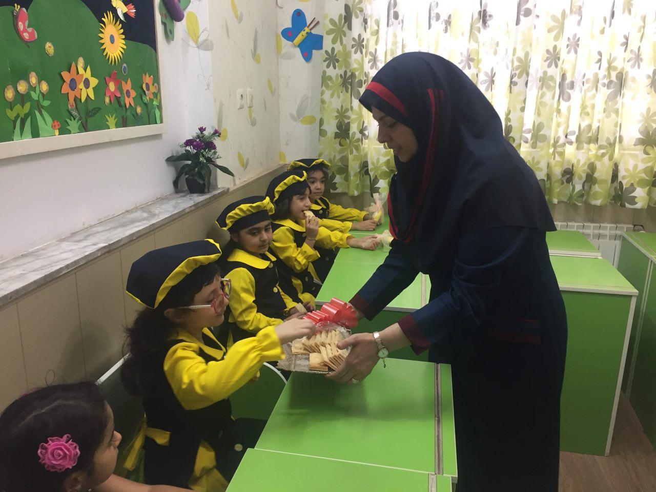 جشن شکوفه ها برای پیش دبستانی های گل دبستان باران اندیشه