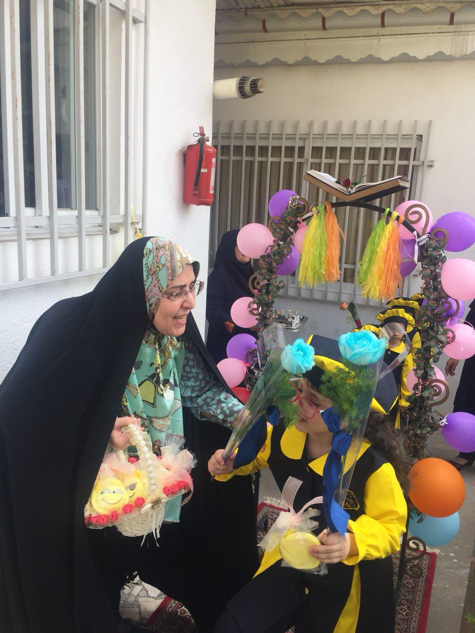 جشن شکوفه ها برای پیش دبستانی های گل دبستان باران اندیشه