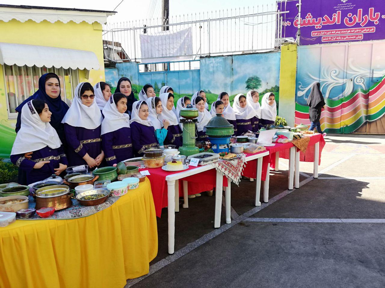 برگزاری جشنواره غذاهای محلی گیلان در دبستان باران اندیشه