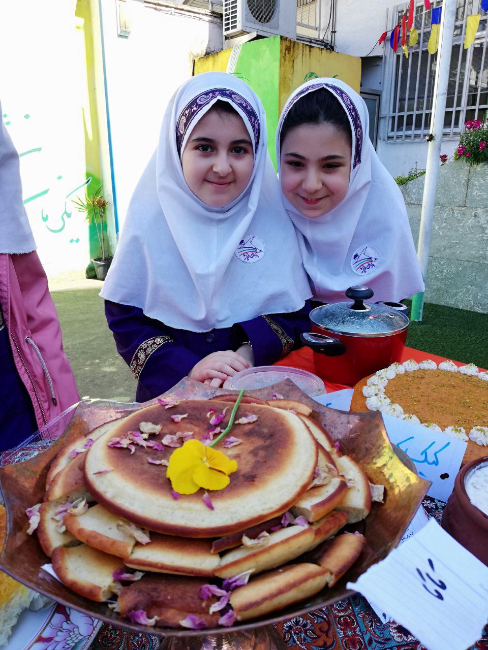 برگزاری جشنواره غذاهای محلی گیلان در دبستان باران اندیشه