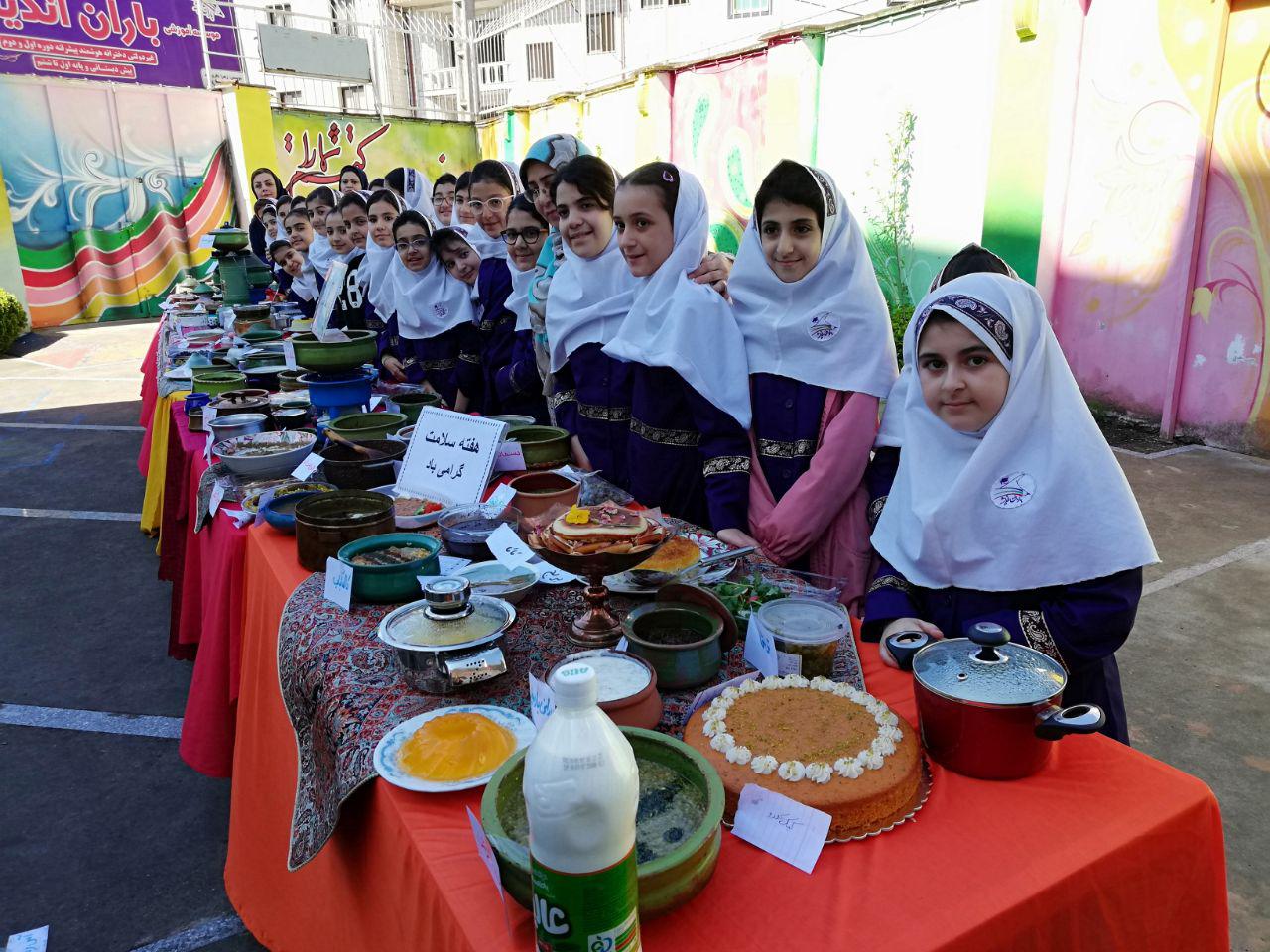 برگزاری جشنواره غذاهای محلی گیلان در دبستان باران اندیشه