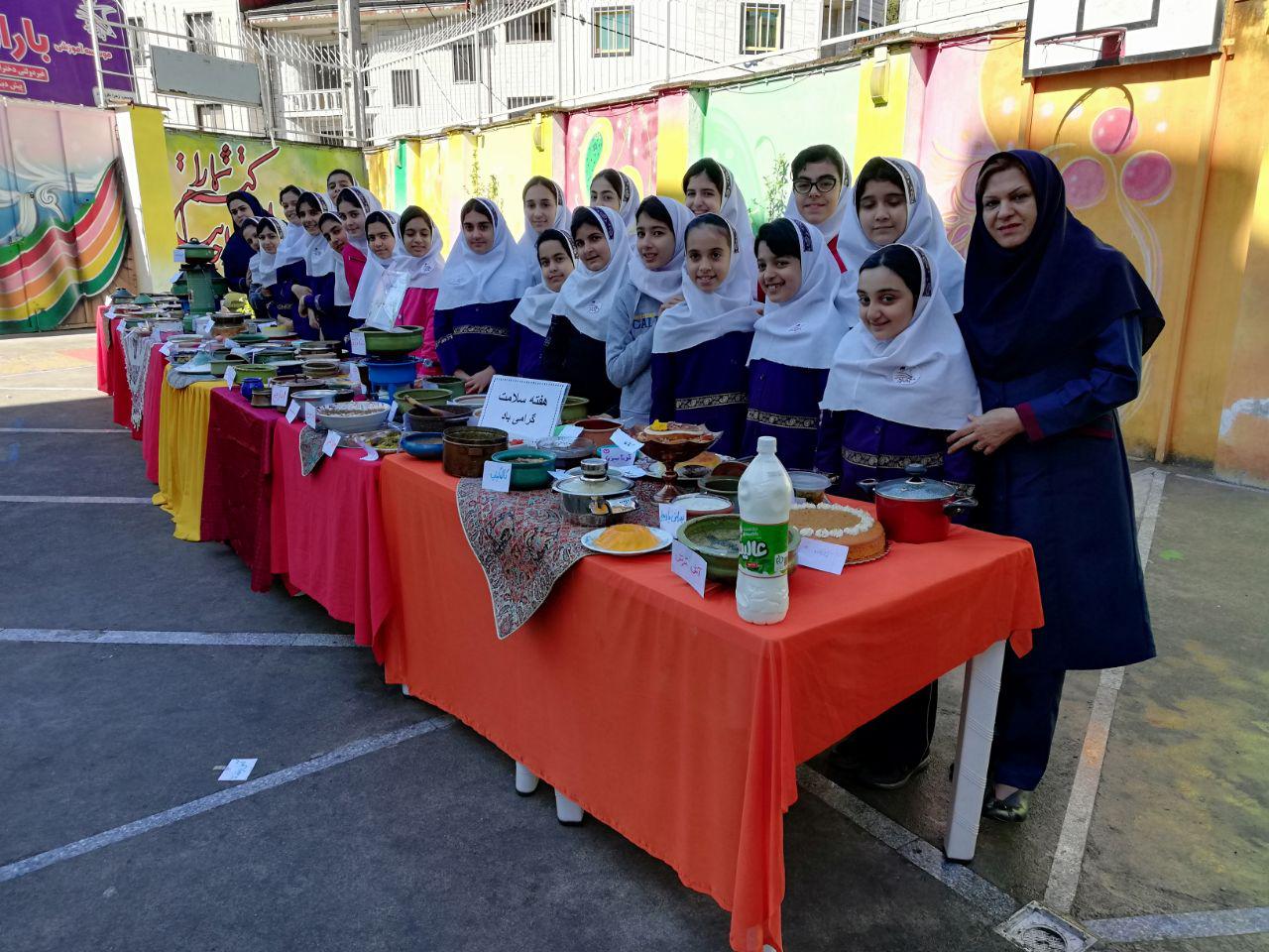 برگزاری جشنواره غذاهای محلی گیلان در دبستان باران اندیشه