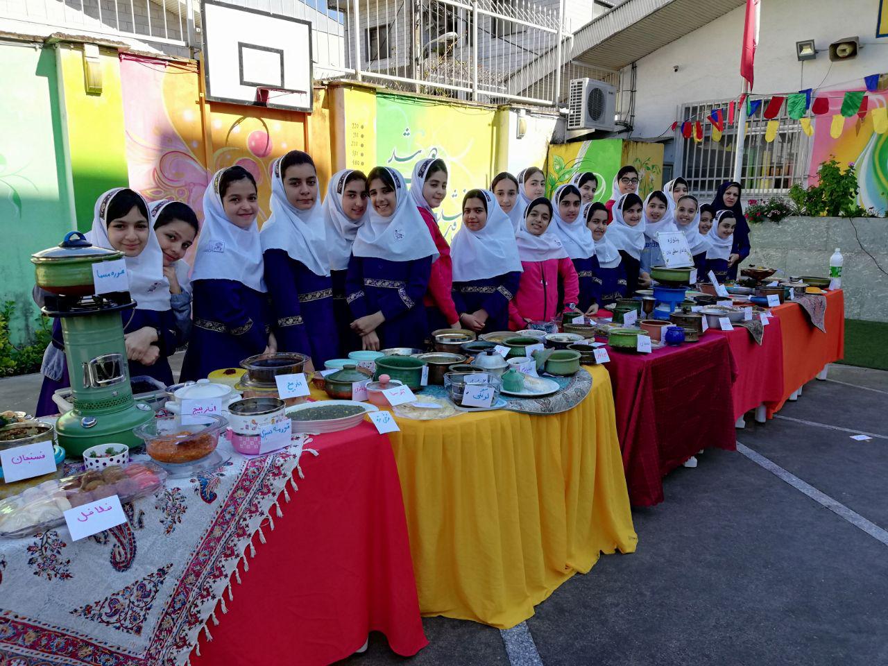 برگزاری جشنواره غذاهای محلی گیلان در دبستان باران اندیشه