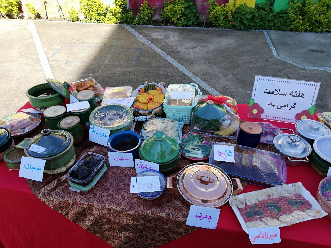 برگزاری جشنواره غذاهای محلی گیلان در دبستان باران اندیشه