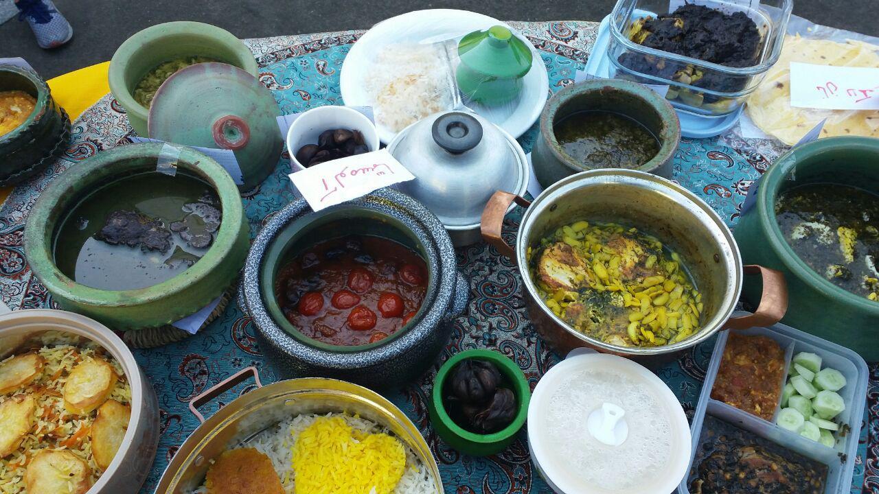 برگزاری جشنواره غذاهای محلی گیلان در دبستان باران اندیشه