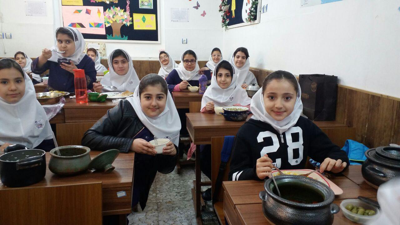 برگزاری جشنواره غذاهای محلی گیلان در دبستان باران اندیشه