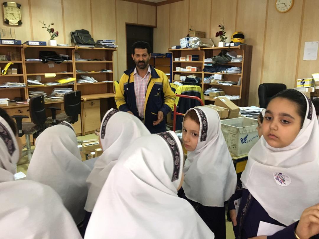 گرامیداشت روز جهانی پست با دختران نازنین باران اندیشه