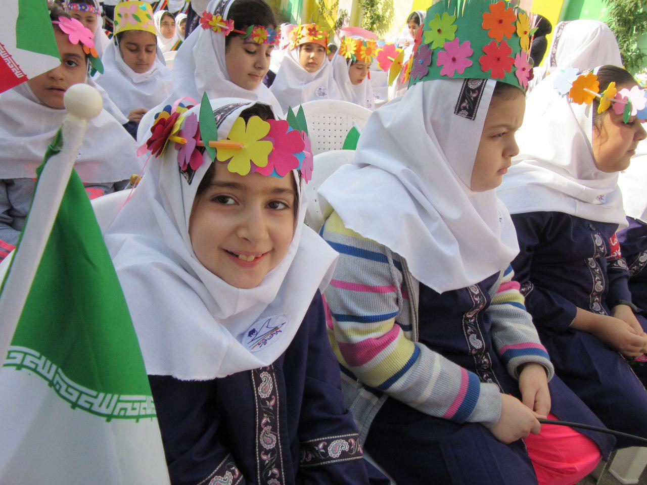 برگزاری مراسم روز دانش آموز در باران اندیشه