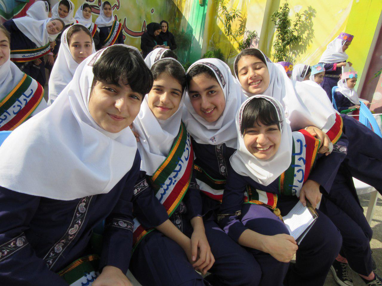 برگزاری مراسم روز دانش آموز در باران اندیشه