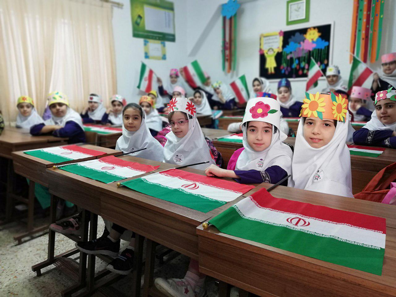 برگزاری مراسم روز دانش آموز در باران اندیشه
