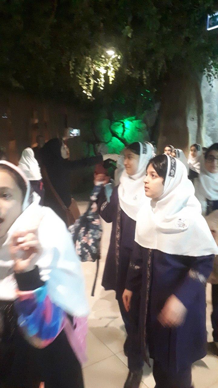 اردوی و بازدید تفریحی دانش آموزان پایه پنجم و ششم از اکواریم انزلی