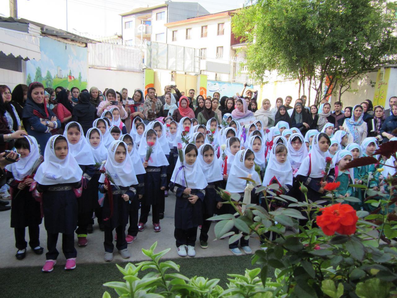 جشن شکوفه ها سال تحصیلی 96-95